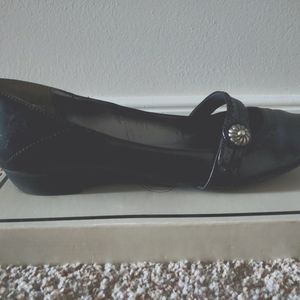 Black dress shoes